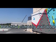 Скалолазание Bouldering спортзала крытого тома взбираясь сжимает для стены